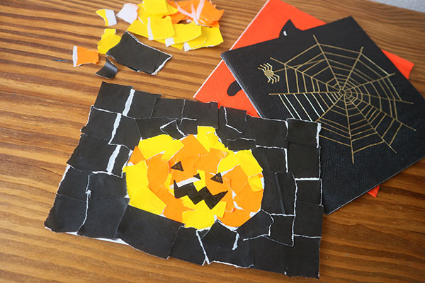 手形で作るハロウィンおばけ