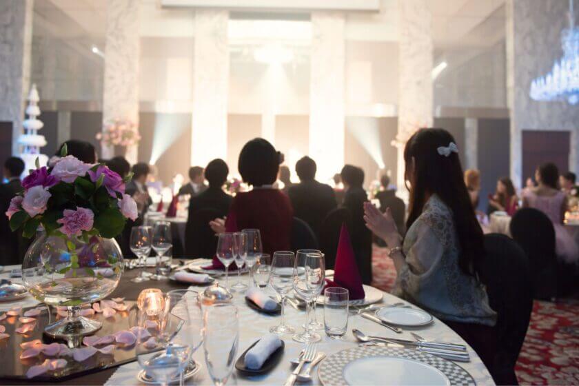 ホテル忘年会服装は何が正解？間違いなしのおすすめブランド2025