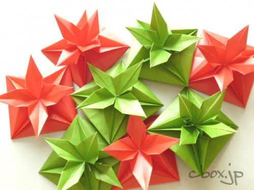 簡単でおしゃれなクリスマスの折り紙リースの折り方 折り紙８枚だけで豪華にamataniya