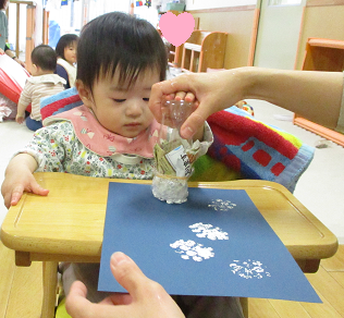 身近な素材で！0～5歳児向けクリスマス製作の保育アイディア - 手ぶら登園 保育コラム