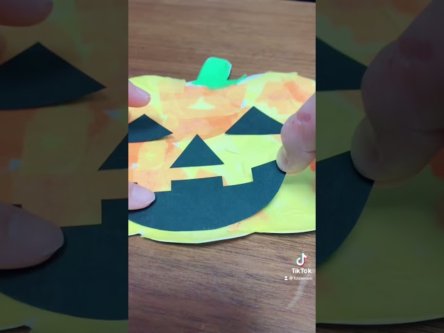 choooboo ☜他の製作はこちらから ハロウィンの 立体！吊るし飾り🎃🎩 子どもも一緒に作れる飾りです！10月製作 9月製作 11月製作ハロウィン飾り ハロウィン飾り付け 壁面飾り 吊るし飾り 壁面製作 折り紙製作 製作アイデア ハロウィン製作