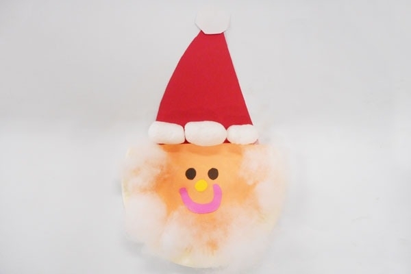 保育園 12月壁面製作 紙皿や折り紙サンタのクリスマスツリー保育士のお仕事静岡