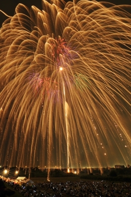 ぎふ長良川花火大会 公式ホームページ2025年8月9日 土 に岐阜市で開催される「ぎふ長良川花火大会」の公式ホームページです