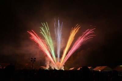 ✨2025年版 岐阜＆愛知の花火大会まとめ✨ 夏の夜空を彩る一大イベント🎇 今年も絶対に見逃せない花火大会が盛りだくさんです！ 『岐阜・愛知近郊花火大会』26選⁡豊橋祇園祭7 18 金 18:30〜22:00 📍吉田神社境内 7 19 土 18:00〜21:00 📍豊川河川敷 ⁡第37回おが