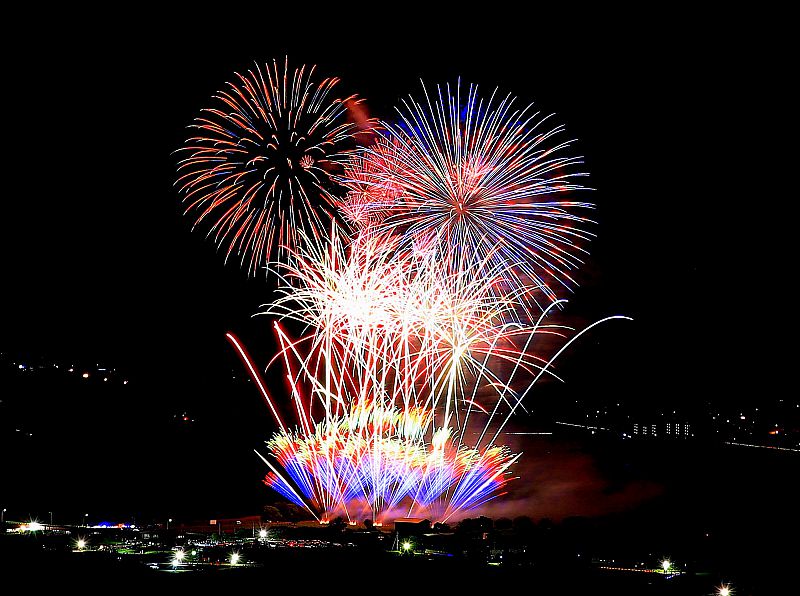 いなわしろ花火大会 2024 – 夏の夜空に輝く2,500発の花火！貸別荘＆コテージ オール・リゾート・サービス