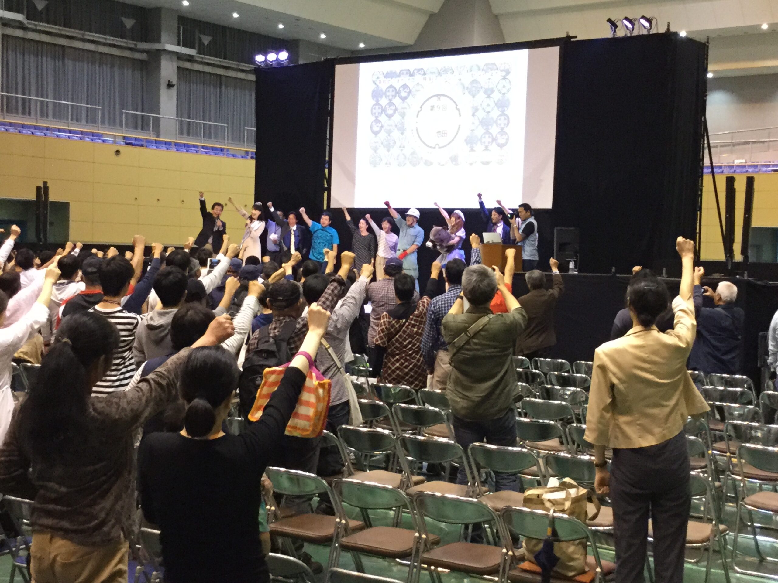 マンホールで巡る富山まち歩き富山市民プラザ