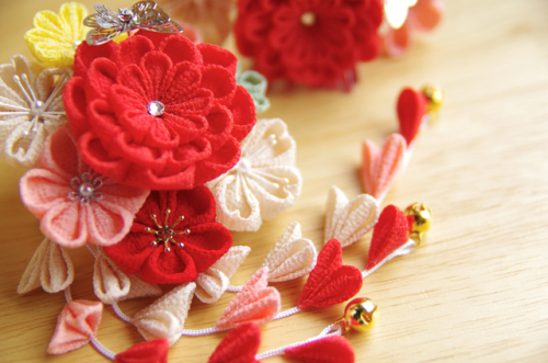 ～上質な髪飾りで豊かなハレの日を～七五三髪飾り３歳様向けピンク系のお着物にオススメ！つまみ細工