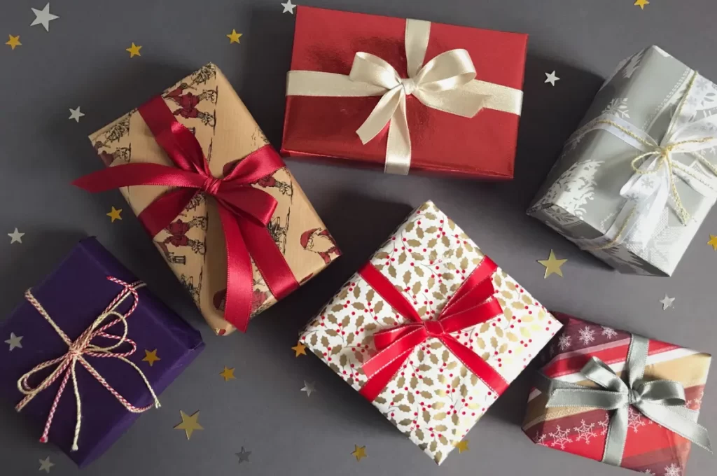 T4 「プレゼント交換会を成功させるには？」 ― 完全順列と漸化式学問の摩天楼