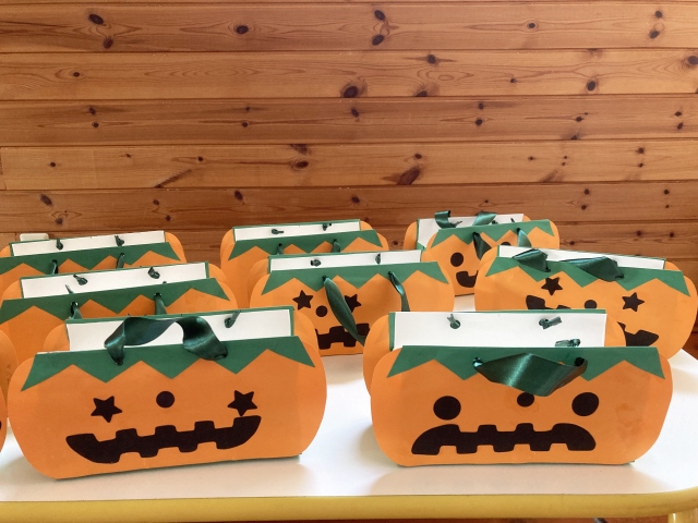 紙コップのハロウィンバッグの作り方 簡単でかわいいカボチャとネコ- YouTube