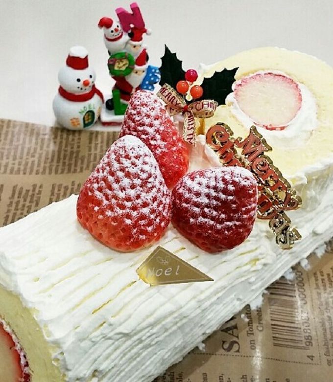 クリスマスに♪ いちごの白いブッシュドノエル。気まぐれキッチン andante