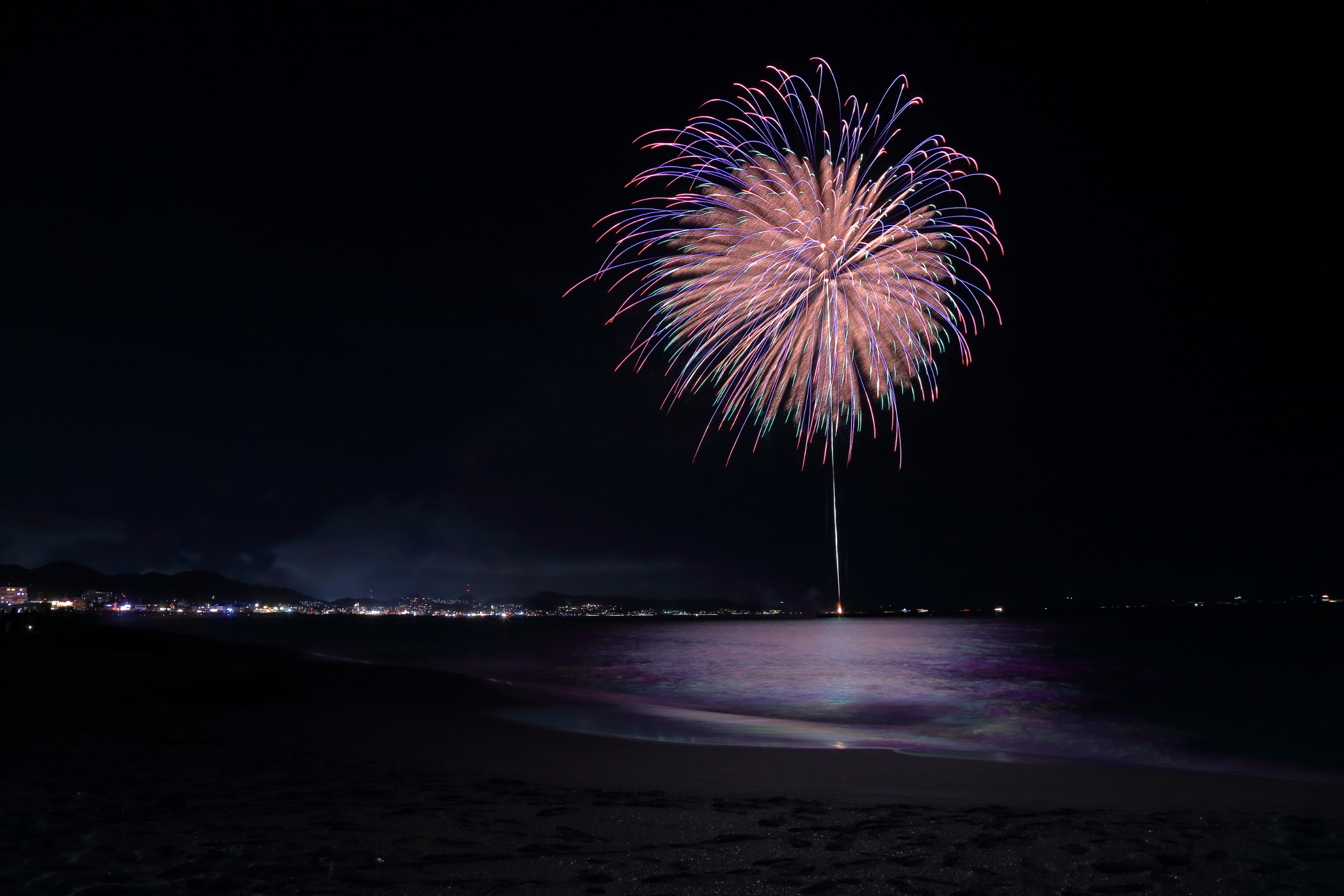 三浦市市制施行70周年記念 第45回三浦海岸納涼まつり花火大会の日程・開催情報花火大会2025