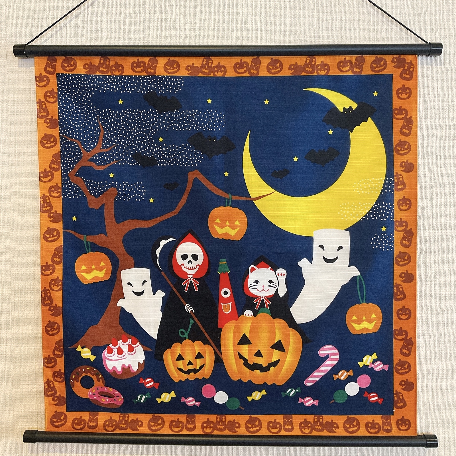 ハロウィン 飾り タペストリー 背景布 73x95cm よろしかっ かぼちゃ 装飾 仮装 コスプレ 犬 猫 子供 ペット パーティ