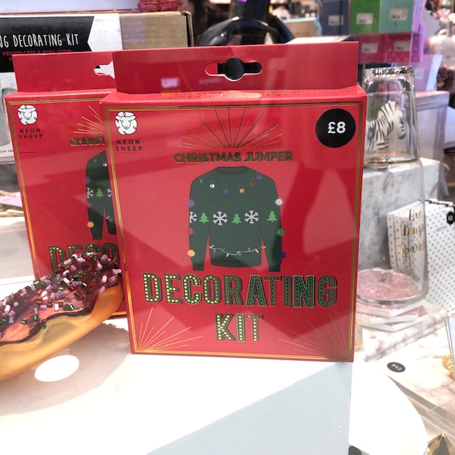 イギリスで「トレーナー」は服のことじゃない!? アウトドア英語クイズ ボーイスカウト・キャンプ編海外の旅BE-PAL キャンプ、アウトドア、自然派生活の情報源ビーパル