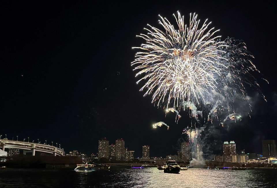 お台場レインボー花火観覧クルーズしながわクルーズ