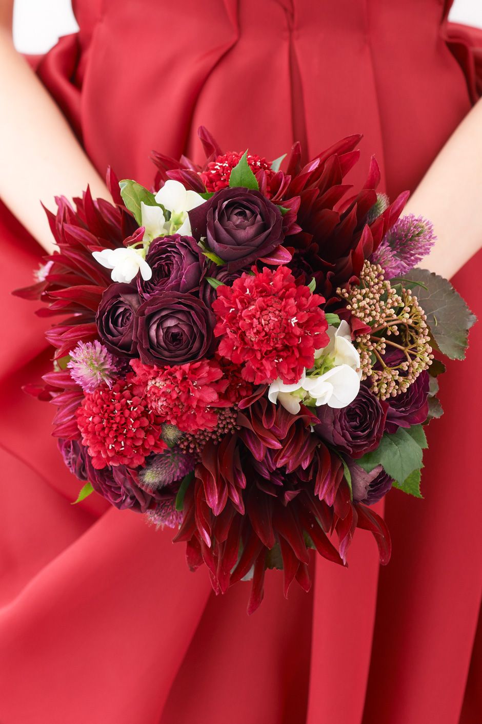 赤のウェディングドレス カラードレス のデザイン集！似合う小物・ブーケもご紹介結婚ラジオ結婚スタイルマガジン