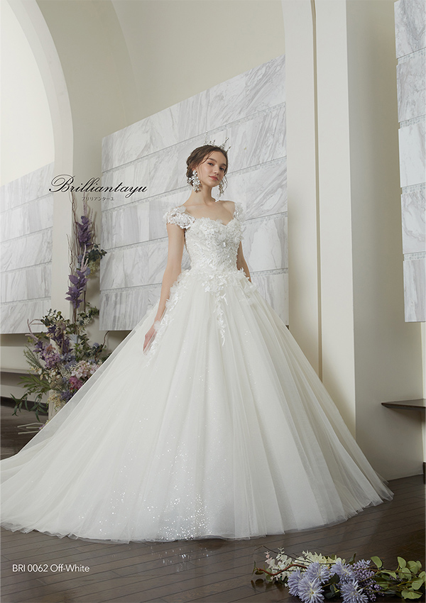 ウェディングドレス 公式 アニバーサリィクラブアニバーサリィクラブでは、新婦様・新郎様のご要望に合わせた様々なドレス・タキシードをご用意いたしております