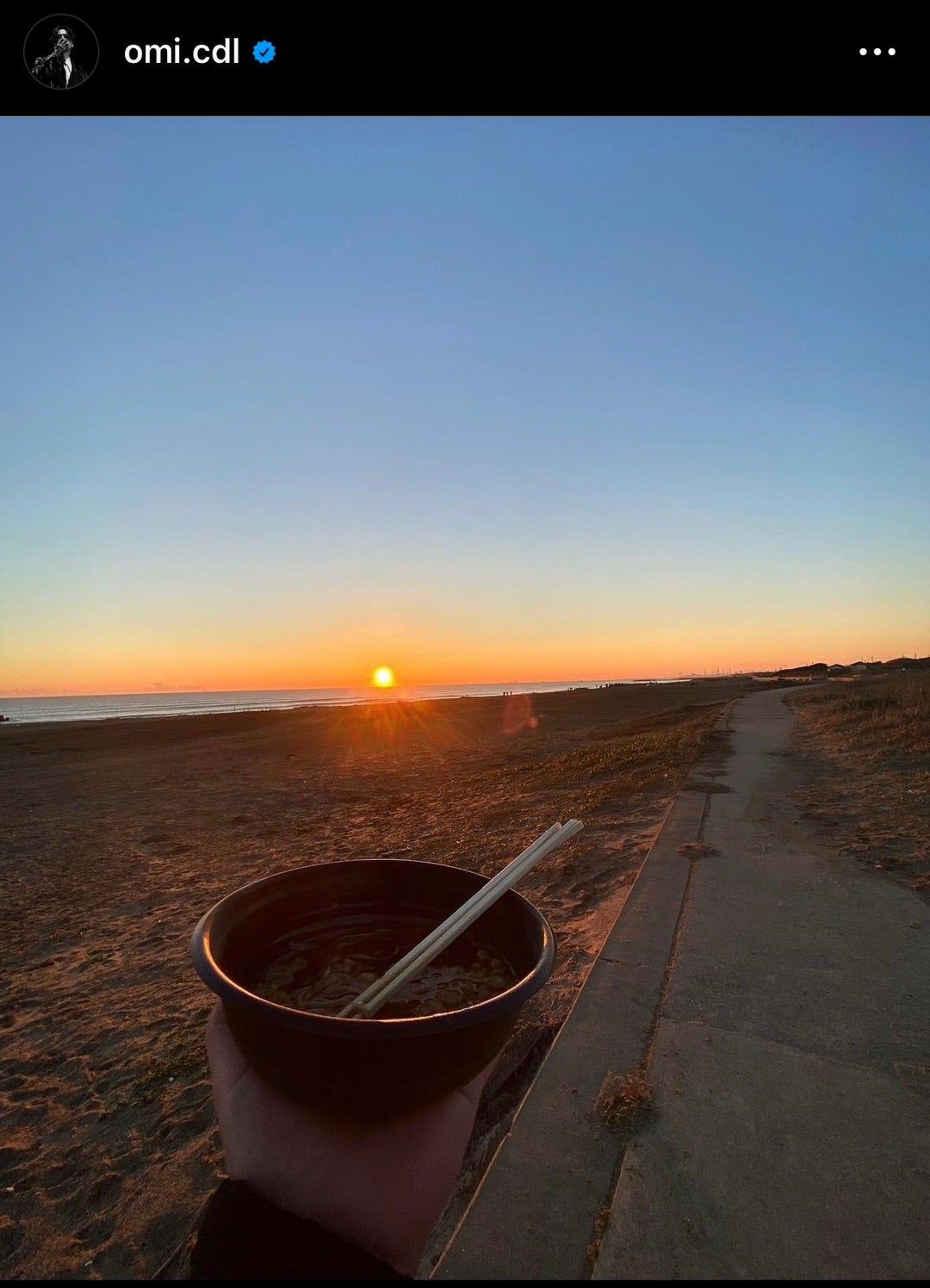 岩田剛典＆ＯＭＩが”お忍び”初詣！その姿に「２人で身バレしないのが不思議」の声 - スポーツ報知