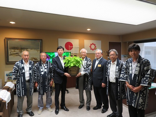 幻の朝顔「団十郎」を楽しむ 寄居町で「朝顔まつり」、朝顔市も - 秩父経済新聞