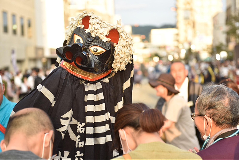 歴史や由来、全国のローカル獅子舞まで。獅子舞研究家のニッポン獅子舞ワンダーガイド - イーアイデム「ジモコロ」