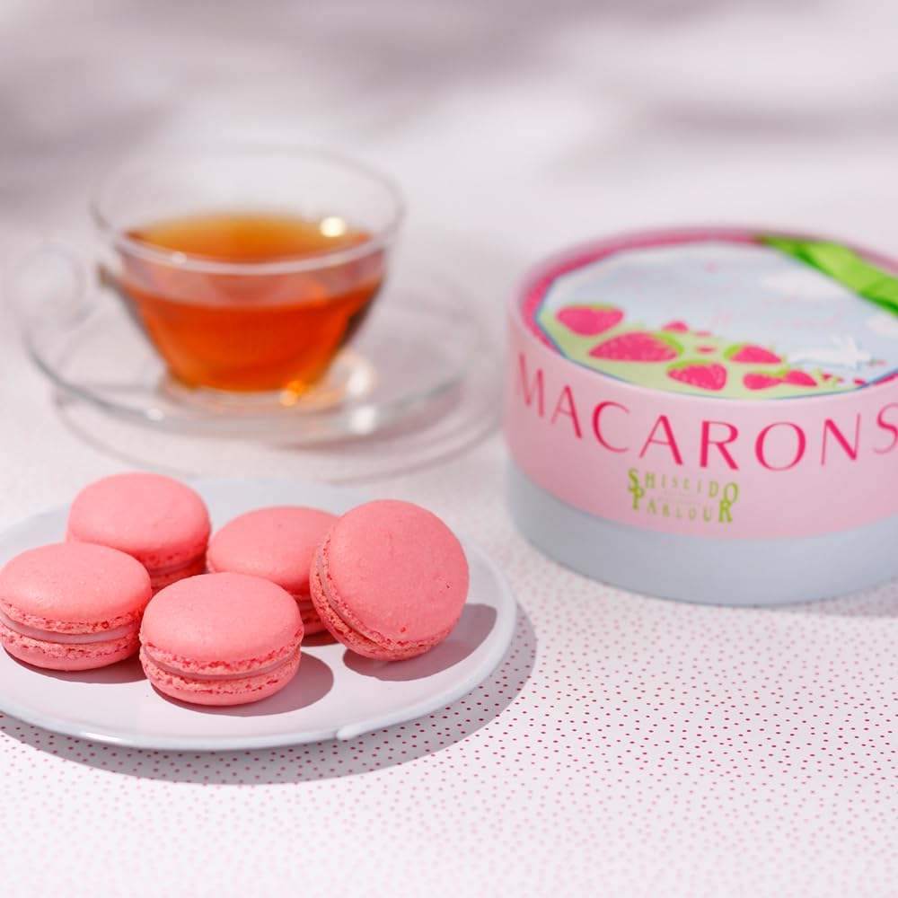 Diaboliquement Délicieux ディアボリックマン デリシュー 」＝「やみつきになる悪魔的な美味しさ」を意味 する＜ピエール・エルメ・パリ＞のハロウィンコレクション。 カボチャの「ジャルダン ドートンヌ」や栗の「アンフィニマン マロングラッセ」など6種類の マカロン