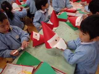 保育園のクリスマス製作 「クリスマスケーキ」保育士が実演紹介