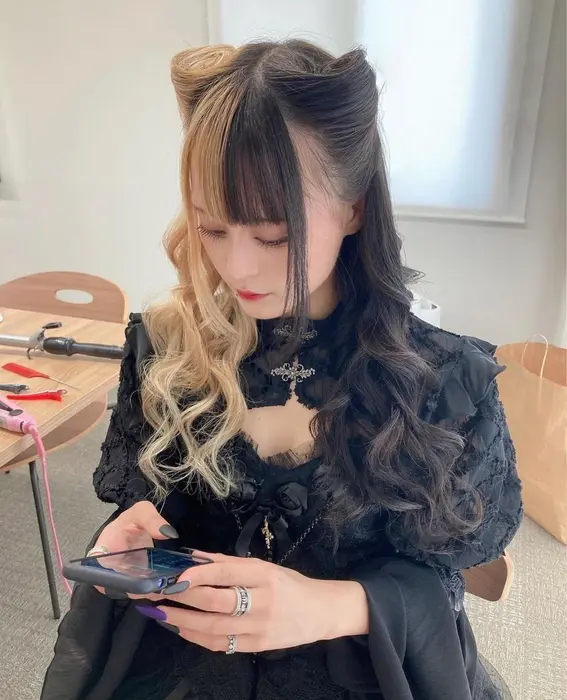 Amazon.co.jp: siawadeky ハロウィン仮装 髪飾り 10本入 黒猫 かぼちゃ コウモリ 幽霊 付け髪 ヘアクリップ カラーエクステハロウィン コスチューム ヒップホップダンス髪型 ストレート ロング 髪留め 仮装 パーティー 舞台用 子供も大人も対応 : おもちゃ