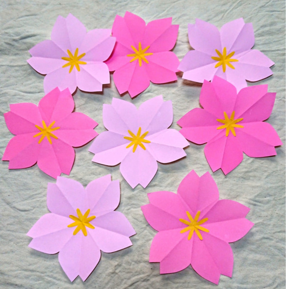 今日はYouTubeにぷっくりとした 桜 の作り方をアップしました🌸 作り方▷https:youtu.be AsLzQbByYaMこの作品は昨年11月に出版された『ちっしー折り紙のハートで作るかわいい折り紙12カ月』 ブティック社 https:chisshyorigami.com bookの3月ページで雛人形