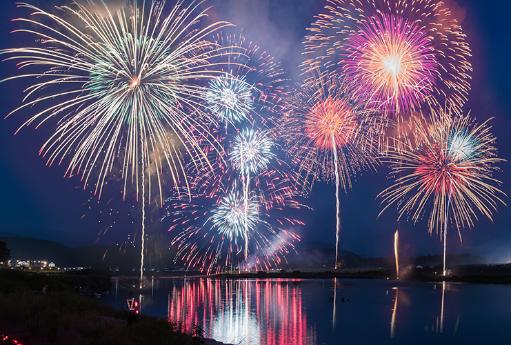 夏の壁面飾り・花火のテーマ - メルカリ