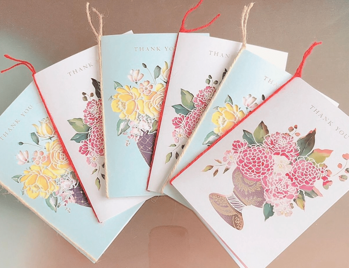 両家顔合わせのしおり🔖 沢山こだわって手作りしました✨ 当日、家族みんなに大好評で 頑張って良かったな〜としみじみ 😌 全ページお気に入りだけど、中でも表紙と家族のイラストがポイント👍🏻両家顔合わせ両家顔合わせしおりcanva