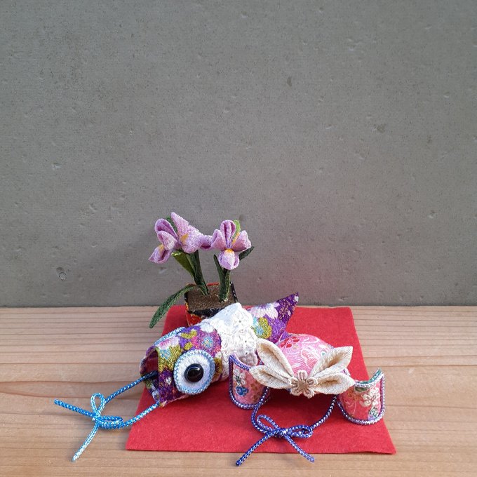 ミニチュアサイズ五月飾り 兜と鯉幟と柏餅 ちりめん細工 古布使用のハンドメイド ミニチュア端午の節句飾り 五月人形 「兜」 インフレーム ：亀田信子塗装済完成品 ノンスケール完成ジオラマ,作家作品ショップさかつう.com