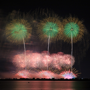 8 14 木 約4,000発の花火が打ち上がる『第18回安曇野花火』市制20周年記念の夜空を彩る5色ワイドスターマインが見どころ 花火大会＆夏祭り特集2025 ＠長野県安曇野市– Web-Komachi