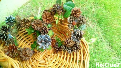 親子で「松ぼっくりのクリスマスリース」作り。自分で作ったリースを飾れば、クリスマスの楽しみがUPしそう♪湘南エリア横浜・湘南で子供と遊ぶ- あそびい横浜・湘南