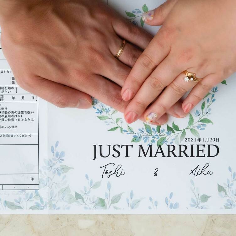 入籍記念に♡婚姻届けと指輪の写真の撮り方16選Ringraph リングラフ