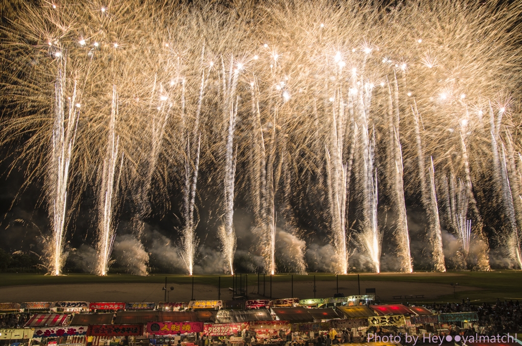 熱海海上花火大会2025🎆 フィナーレは空中ナイアガラ 仕掛け花火ではありませんが、夜空を明るく輝かせ迫力満点でした💯🥳 年に十数回ある花火大会なのでいろんな位置から鑑賞してみたいですね☺️Atami Seaside Fireworks Festival 2025🎆 The finale was an aerial