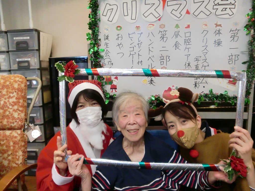 高齢者に喜ばれるクリスマスレク5選！イベントを盛り上げるコツも明日の介護をもっと楽しく 介護のみらいラボ 公式