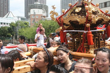 住吉神社例祭参拝式 陰祭りでも 晴海・豊海・勝ちどき・月島・佃が勢揃い - 中央社協の 「まちひとサイト」