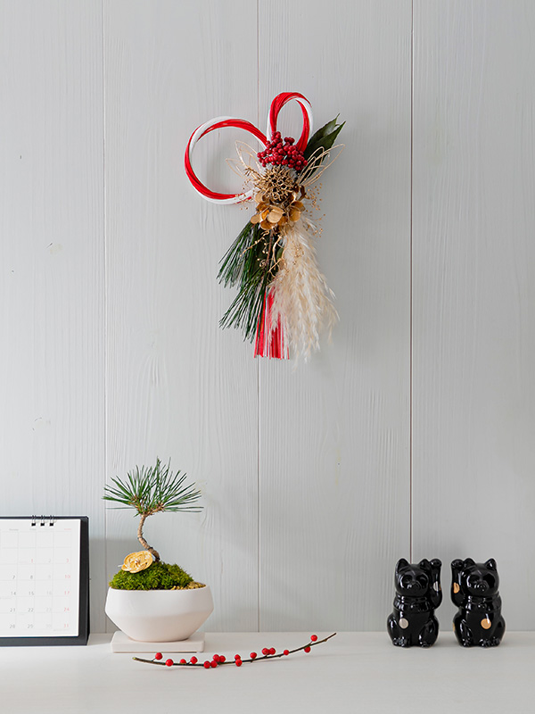 楽天市場 楽天１位 正月飾り 正月 花 アレンジメント ５種 お正月 アレンジ 花由 生花 お正月飾り 玄関 玄関飾り 花飾り モダン おしゃれ 正月花生け花 お歳暮 お年賀 ギフト 迎春 フラワーアレンジメント プレゼント 自宅用 会社 送料無料 2025 : フラワーマーケット花由