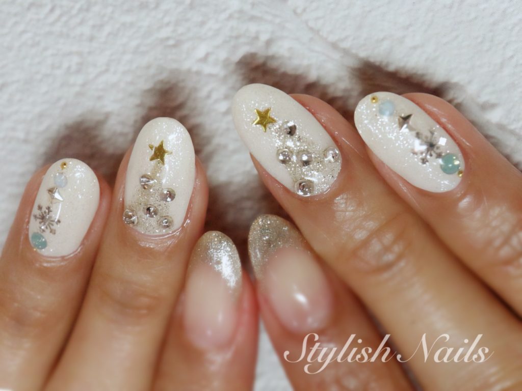 ホワイトクリスマスネイル豊田 圭子のネイルデザイン 20221127112426 ミニモ
