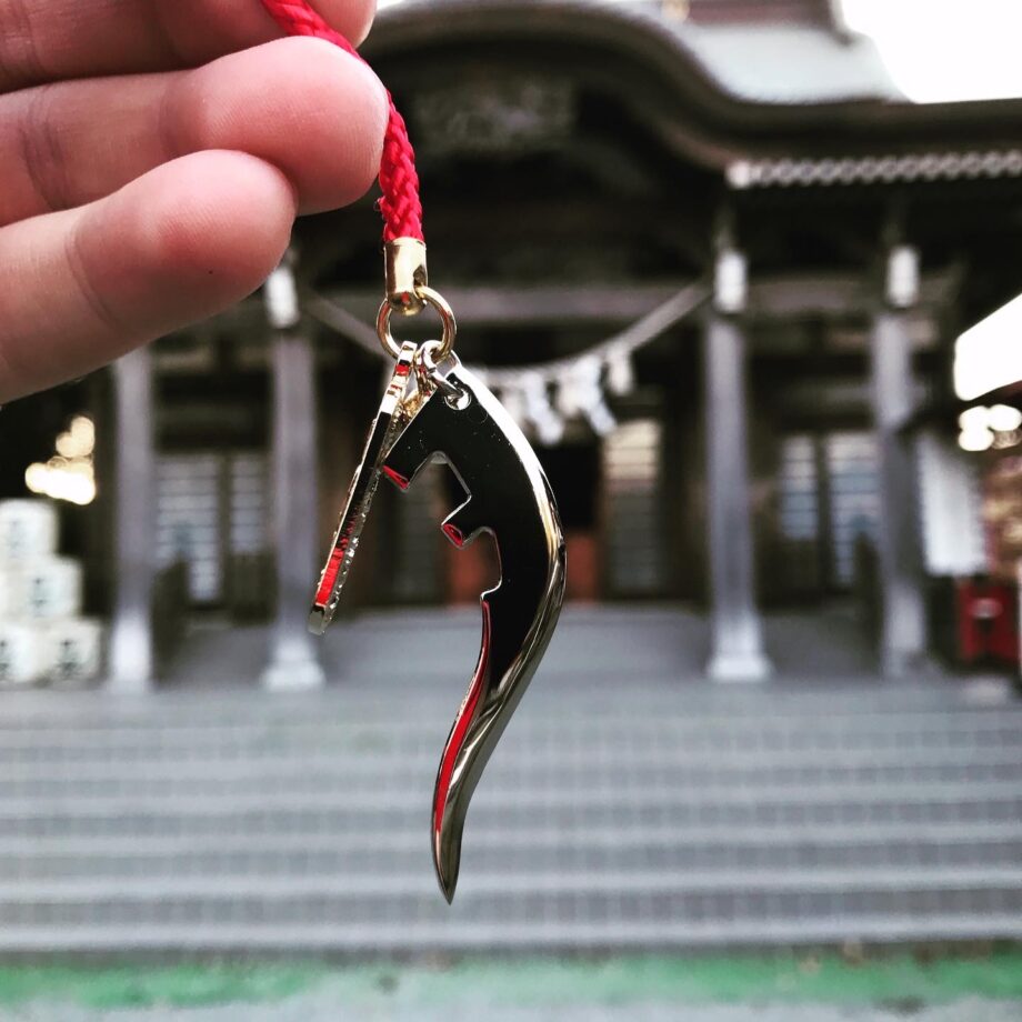 宇宙レベルのご利益が！？ 鵠沼伏見稲荷神社にウルトラセブンのアイスラッガーお守り – 神奈川・東京多摩のご近所情報 – レアリア