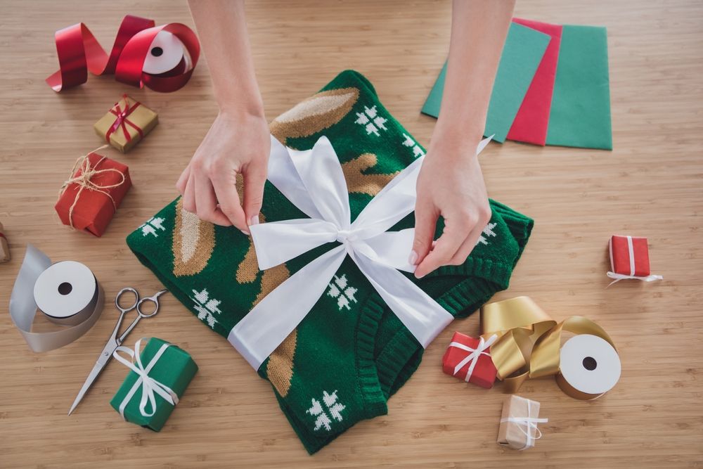 おもしろクリスマススウェットシャツ：「クリスマスは季節ではない」ユニセックスジャンパー - Etsy 日本