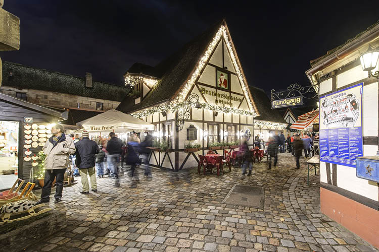 ニュルンベルクのクリスマスマーケット「クリストキンドレスマルクト」の魅力と、2025年のスケジュールドイツ便り