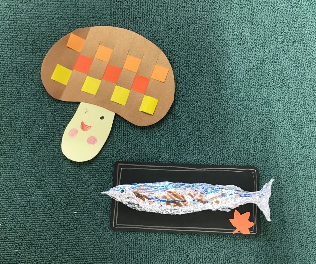 折り紙と紙緩衝材を使った紙工作の紹介。秋のくだものをつくりました。クラフポ