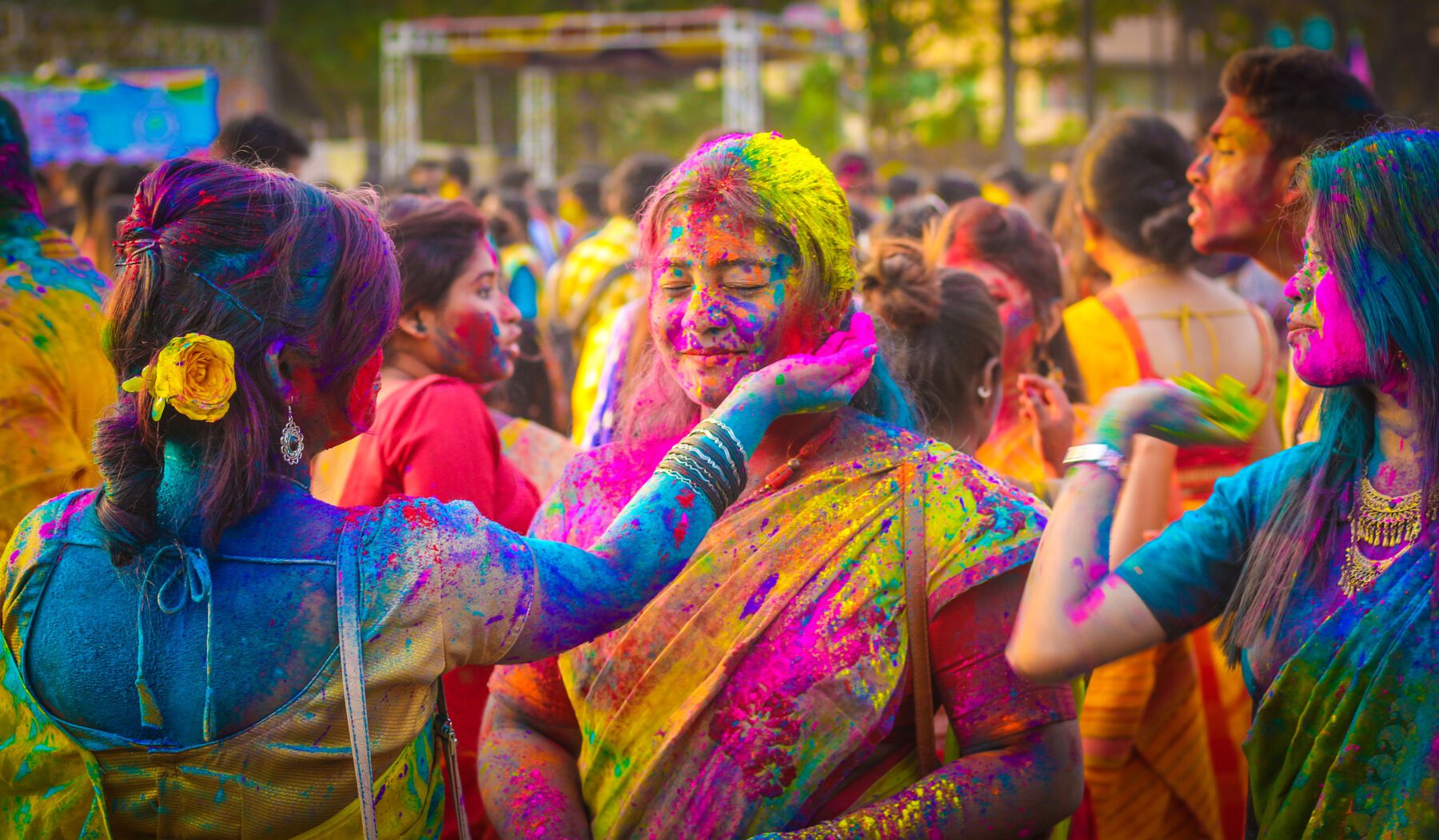 やみつき注意！インドの春祭り、Holi ホーリーGypsyworkers