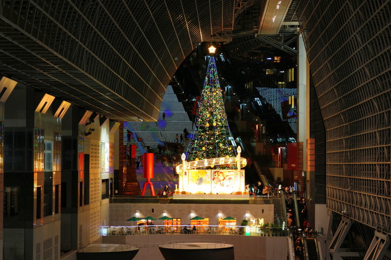 京都駅大階段 クリスマスイルミネーション」 - 絶景かなドットコム 京都のモニュメント