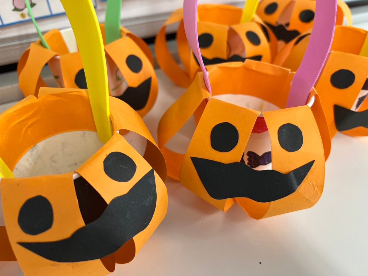 ハロウィンのお菓子入れ 紙袋 の折り紙作り方