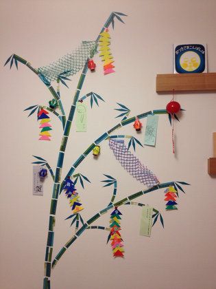 七夕飾り工作シリーズ８ 笹に七夕飾りを飾りつけする方法 ひかりとり紙 トランスパレントペーパー 折り紙公式 うっとりがみ透ける折り紙の部活＆講座 Since 2014