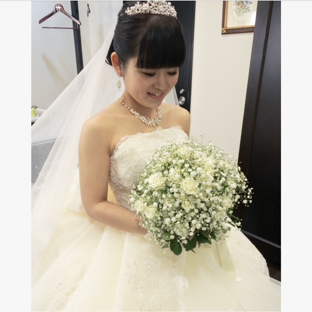 かすみ草と薔薇のホワイトウエディングブーケ