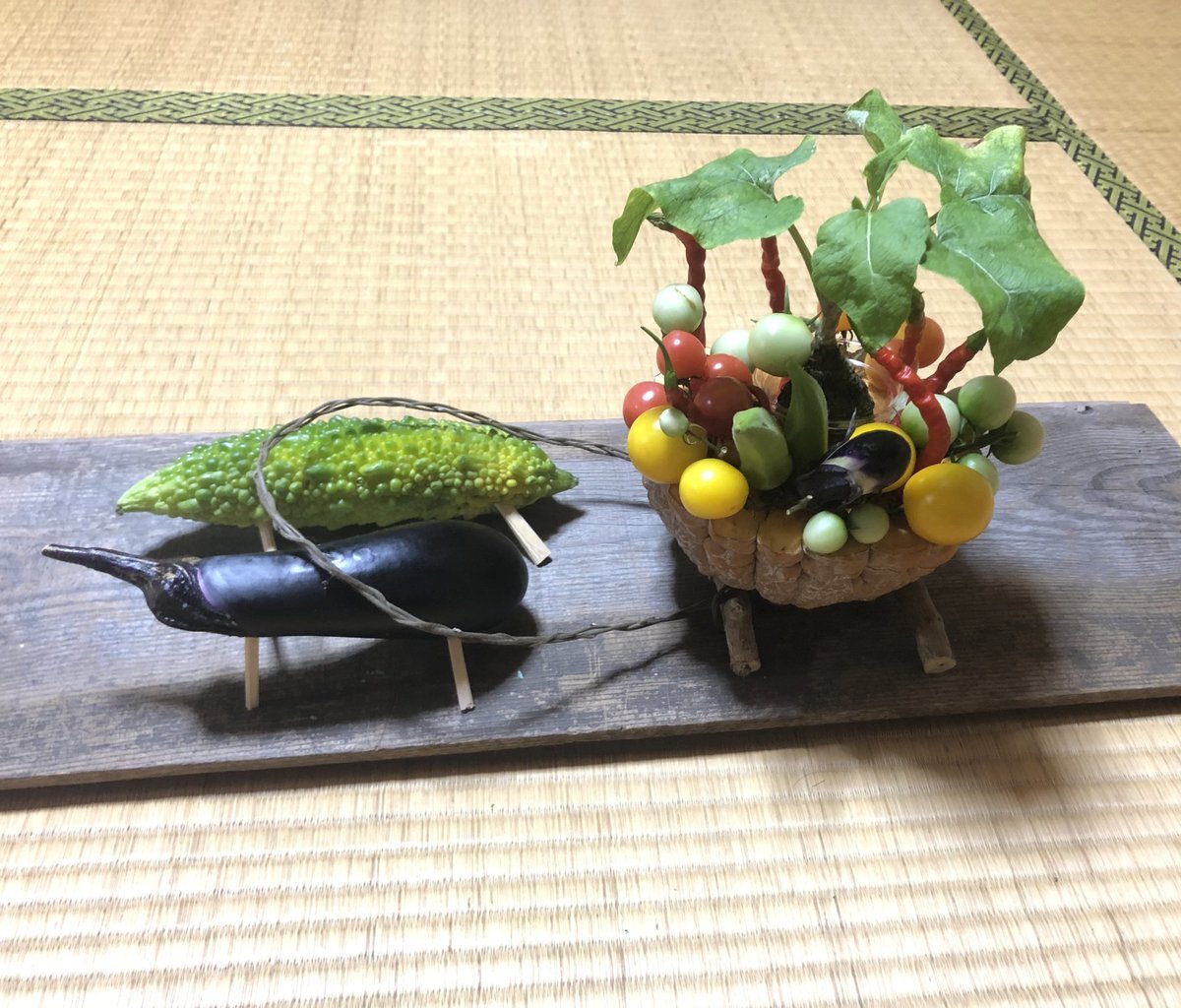 アノマロカリスとハルキゲニアの精霊馬！斬新すぎる発想と見事な造形美が話題、投稿主『ご先祖様、皆「見たことねえ生き物だ！」って驚いているよ』まいどなニュース