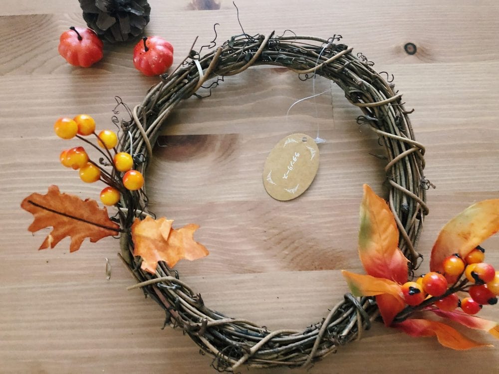 ハロウィンのリースは全部100均で 昨年のリースをリペア。 昨年に続きダイソーとセリアのパーツのみで製作🙌ハロウィンリースも100均で製作ハロウィンリースハロウィン飾りハロウィンリース手作りハロウィンインテリアハロウィン2021gログbessのふだん