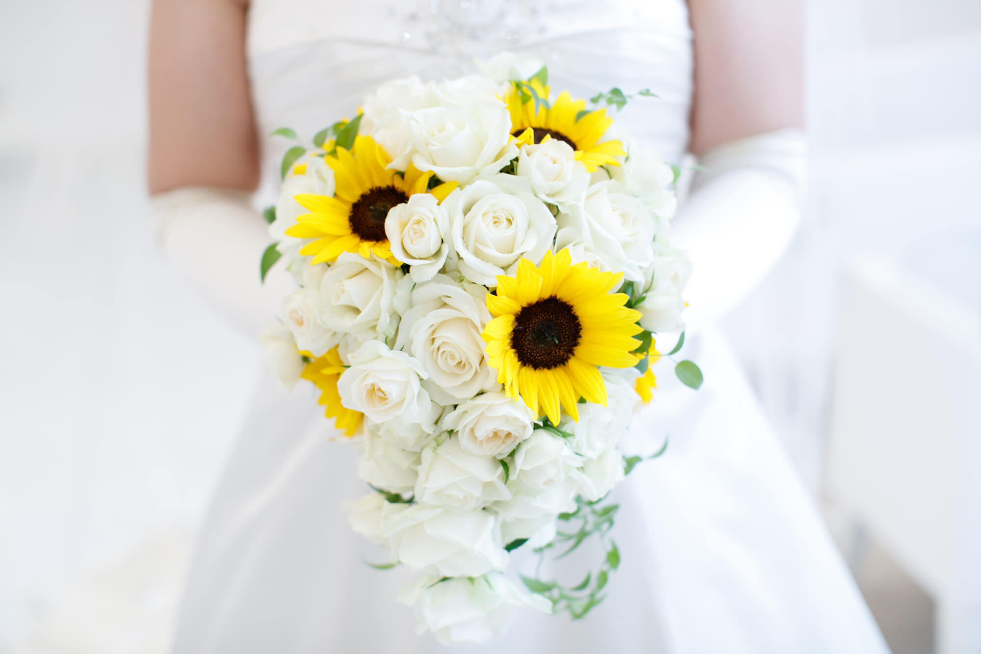 ブライダルにも！結婚式のブーケにぴったりの誕生花花や花束の宅配・フラワーギフト通販なら花キューピット。贈り物・プレゼントで花を贈ろう